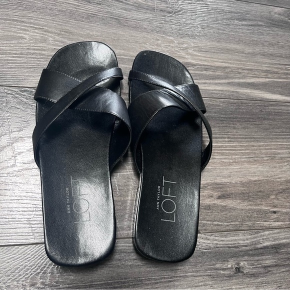 Ann Taylor black leather strappy comfort sandals shoes slides vacation cruise 7M - Picture 1 of 10